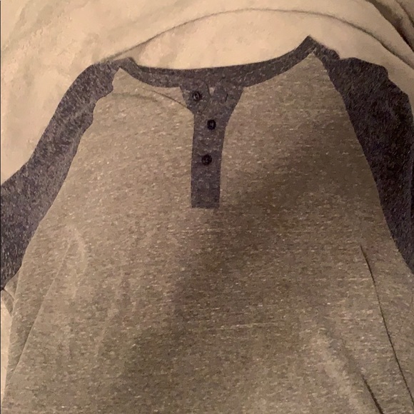 Levi’s XL button tee - Picture 2 of 3